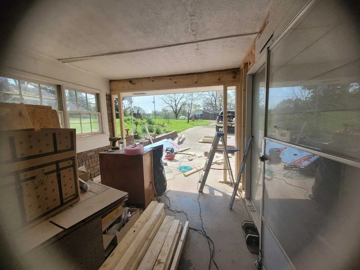 Air movers and dehumidifier for Drying & Dehumidification in Smithville